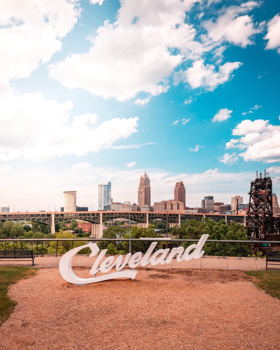 GabeWasylko's tweet photo. Happy Friday from Cleveland, Ohio https://t.co/4XIka1q7mT