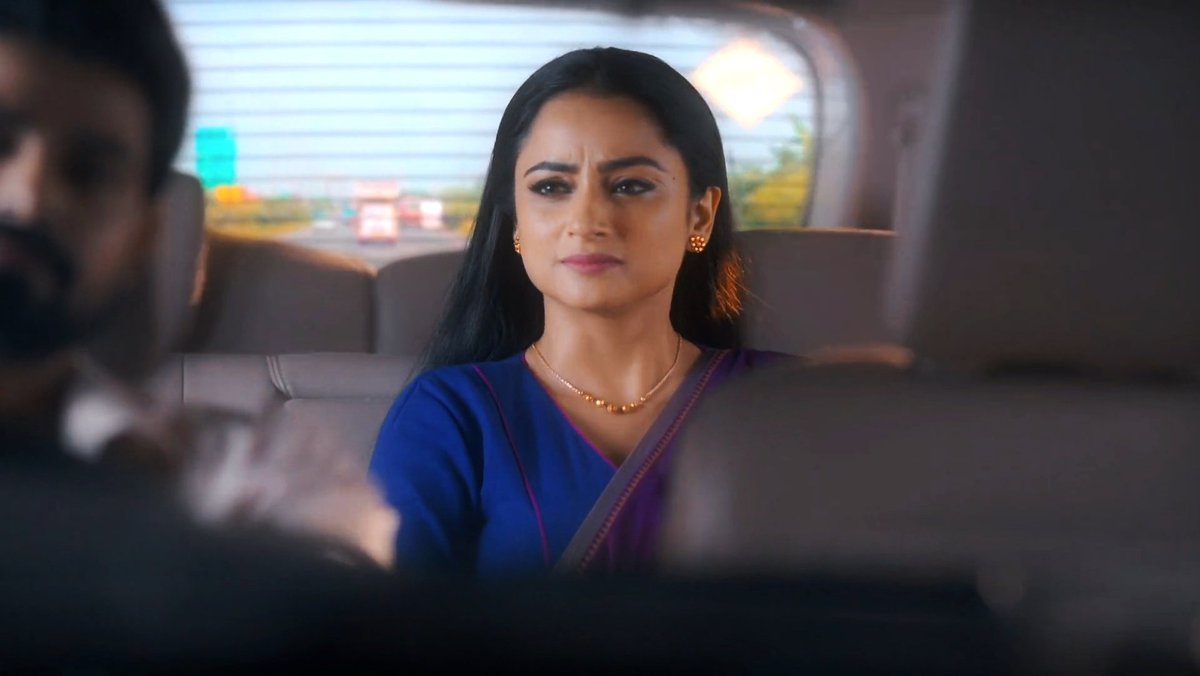 HarshitaxDiary's tweet photo. Lol, Sairaab song was playing on the radio and she just asked the driver to lower the volume because “yeh music kam aur sor jyada lag raha hai” 😭😂

Just wait madam. One day you will fall not only for the songs, but for the singer himself 🙂‍↔️

#Sairaab | #MadirakshiMundle https://t.co/btb8VTj2vs