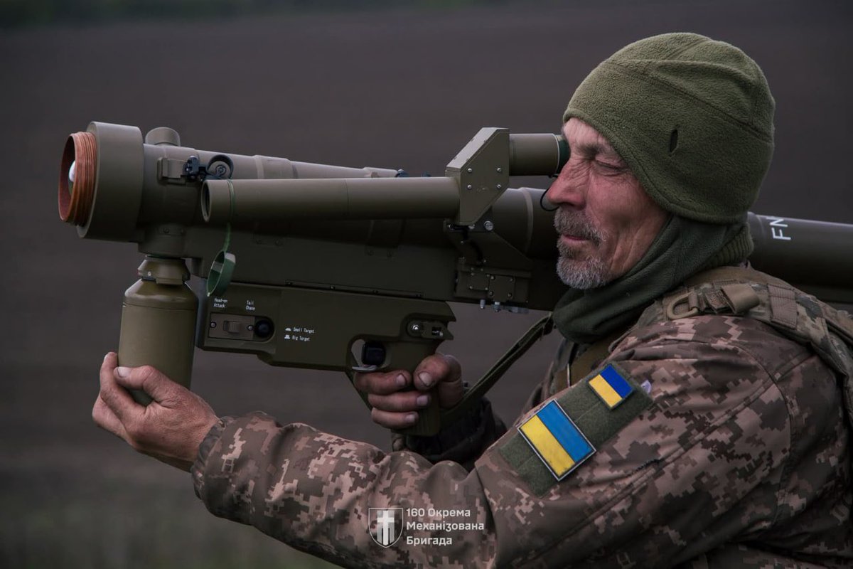 historicfirearm's tweet photo. Another sighting of the Chinese FN-16 MANPADS with a Ukrainian anti-aircraft team from the 160th Mechanized Brigade.

Full article/video on these linked below 👇 

#UkraineWar #UkraineRussiaWar #MANPADS #SALW https://t.co/SgNoGXeoM1