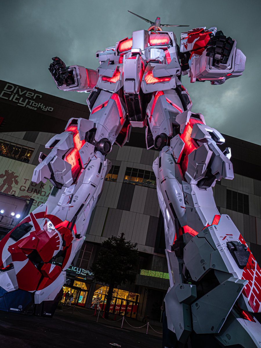 Life-size Unicorn Gundam 完成された実物大ユニコーンガンダム〝特別