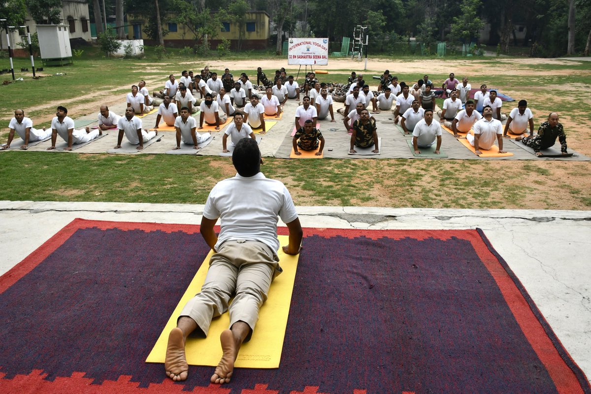32BnSSB_INDIA's tweet photo. साथ ही उपस्थित प्रतिभागियों को योग को दैनिक जीवन का अभिन्न अंग बनाकर स्वस्थ एवं सकारात्मक जीवनशैली अपनाने के लिए प्रेरित किया गया।
"योग अपनाएं, स्वस्थ जीवन पाएं"
#IDY2026
#SSB_INDIA
#FTRSSBPATNA
#SSBSHQGAYA https://t.co/vUJN9bxs7A