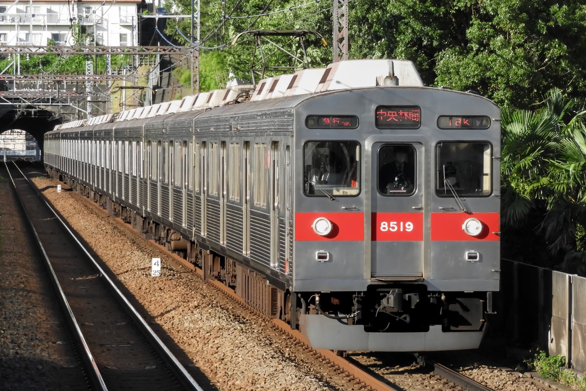 yagi_sake's tweet photo. 令和８年６月１９日で8619F。
妻面側に消火器ボックスが設置されたタイプの更新車はこの編成が初でした。
2019年以降、土日は長津田検車区でお休みすることが多く中々狙えない編成でした汗。 https://t.co/41j5gTjIMo