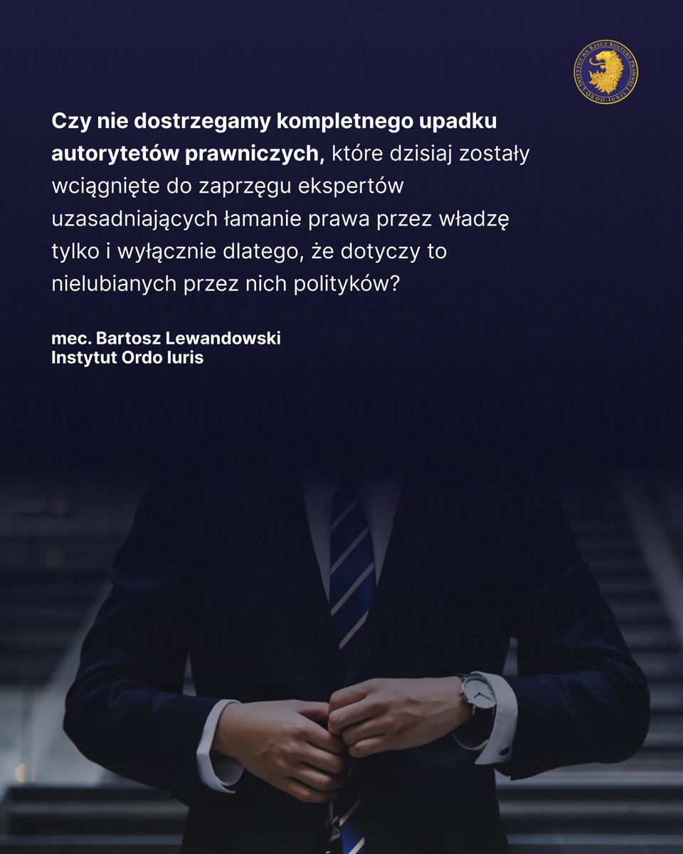 OrdoIuris's tweet photo. „Czy nie dostrzegamy kompletnego upadku autorytetów prawniczych, które dzisiaj zostały wciągnięte do zaprzęgu ekspertów uzasadniających łamanie prawa przez władzę tylko i wyłącznie dlatego, że dotyczy to nielubianych przez nich polityków?"
— mec. @BartoszLewand20.  

To pytanie powinno nie dawać spać każdemu, kto uważa się za człowieka prawa.

Sto lat temu niemieccy prawnicy też mieli wybór. Większość wybrała milczenie albo aktywne współdziałanie z władzą, która systematycznie rozmontowywała państwo prawa. Historia oceniła ich jednoznacznie.

Kiedy prawo staje się narzędziem — przestaje być prawem. Czytaj więcej:
🔗 https://t.co/50gu3OYbAg