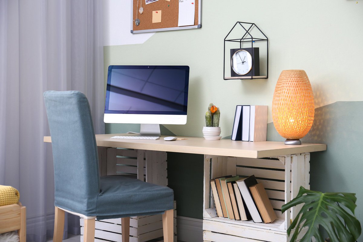 KyLi3WilsOn17's tweet photo. Transform your desk into a productivity zone with this simple setup—less clutter, more focus https://t.co/oR1Cb1yZUi