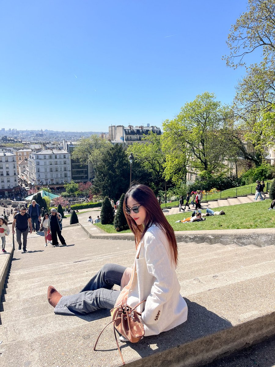 bellwondering's tweet photo. 10 เรื่องแนะนำก่อนไป Paris,France ครั้งแรก ประทับใจทุกวินาที🇫🇷🫶🏻✨

1. ห้องน้ำสาธารณะหายากมาก ให้หาร้านกาแฟหรือร้านอาหารที่แวะเอา
(ในห้างเสียค่าเข้า ~1.5€)

2. Paris ไม่จำเป็นต้องให้ tips 

3. ซื้อตั๋วเข้าพิพิธภัณฑ์ใน klook อ่านเงื่อนไข redeem ให้ชัดเจนก่อนเพราะคนเยอะมาก

4. คนดำอยู่ Montmatre เยอะมาก ถ้ากลัวให้เลี่ยงที่นี่ไปเลย 

5. วังแวน์ซายด์เหม็นกลิ่นฉี่มาก แนะนำให้พกยาดม5555

6. ร้านที่เดินผ่านอาจจะดูดีกว่าร้านที่จอง แวะได้หมดทุกร้าน ดูรีวิว5ดาวจากชื่อหน้าร้านเอา

7. สายประหยัดแนะนำซื้อวัตถุทำอาหารกินเอง ลดคอร์สได้เยอะมากๆ 

8. #DisneylandParis เผื่อเวลาไป1วันเต็ม

9. ทริปนี้เราไม่เจอมิจจี้เลย ต้องเช็คกระเป๋าตัวเองตลอดเวลา พยายามอย่าทำตัวเป็นเป้า อย่าดูแต่มือถือ 

10. Paris สะอาดขึ้นมากๆ ไม่น่ากลัวอย่างที่คิด แม่น้ำแซนด์ไม่มีกลิ่น อย่าเสพข่าวจนระแวงไม่กล้าไป พนักงานไนซ์

#Paris #TourEiffel #เที่ยวยุโรปครั้งแรก #France