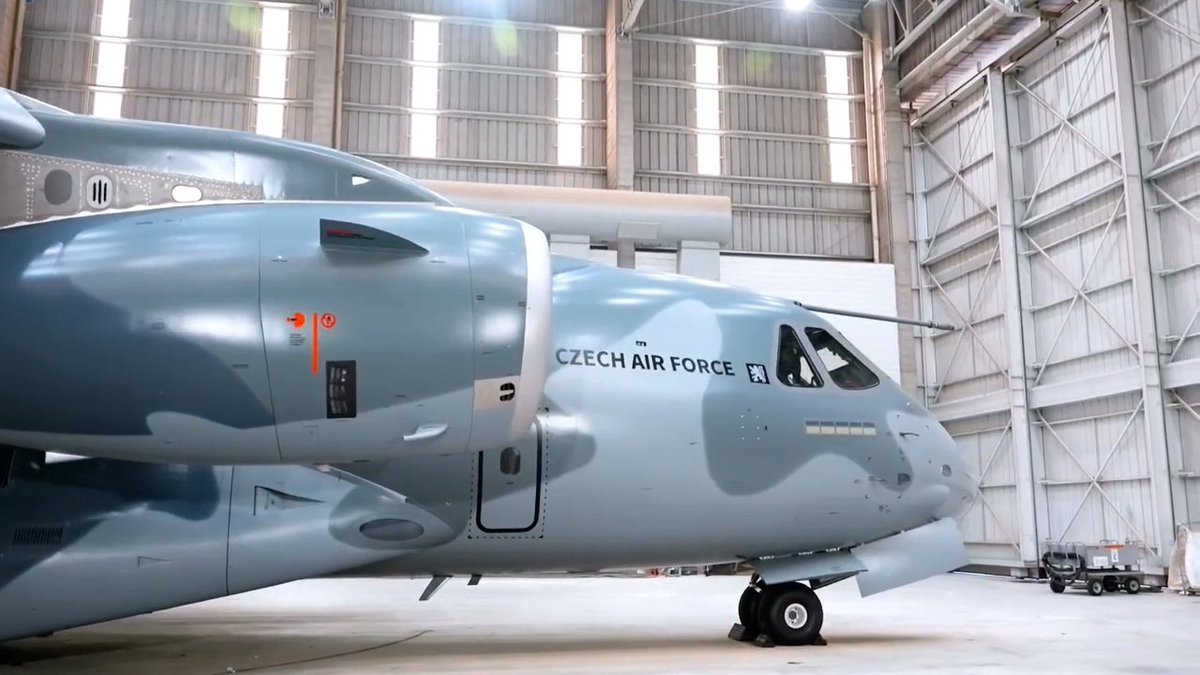 Danny_elMayor's tweet photo. More footage of the Czech C-390 transport aircraft in newly presented CzAF camouflage scheme https://t.co/lRPMu5wL8u