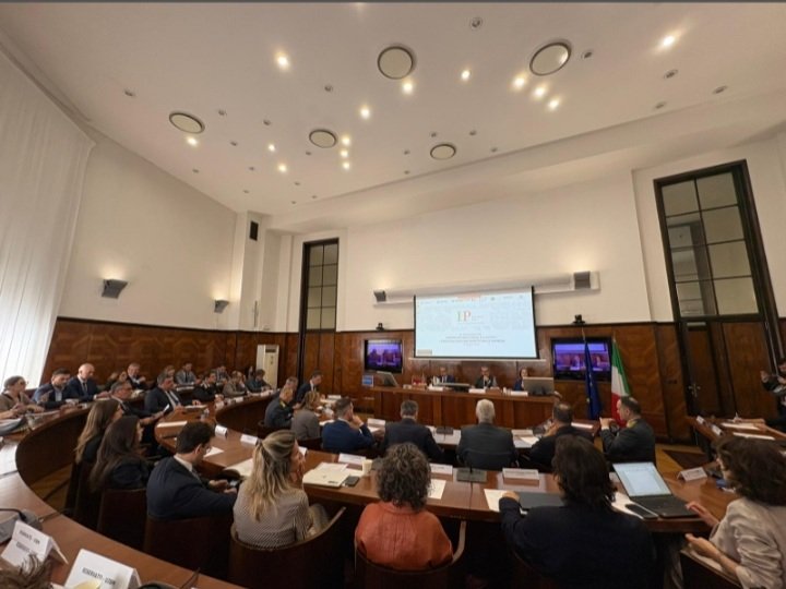 mimit_gov's tweet photo. Si conclude oggi al #MIMIT l’#IPEducationPlan.
270 PMI coinvolte e una guida pratica per rafforzare la tutela della #ProprietàIntellettuale sui mercati internazionali. 
Viceministro Valentini "Un impegno condiviso per sostenere competitività e innovazione"
https://t.co/sdtN5qNKH2 https://t.co/WayYYaVwol