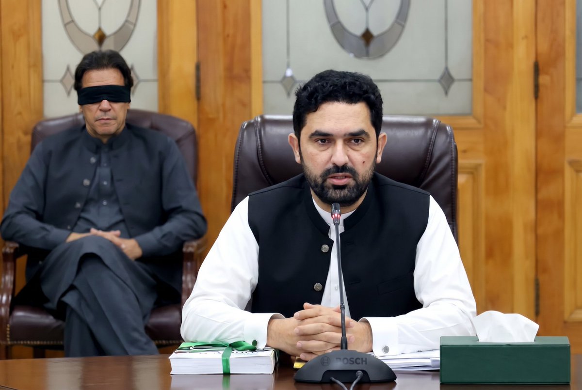 thebilal_a's tweet photo. پختونخوا صوبائی کابینہ سے بجٹ منظور۔ عمران خان کو پڑھائے بغیر
سہیل آفریدی کا کہنا تھا کہ اب آنکھ ضائع ہوچکی تو پڑھانے کا فائدہ؟ https://t.co/0qkFDVwurR