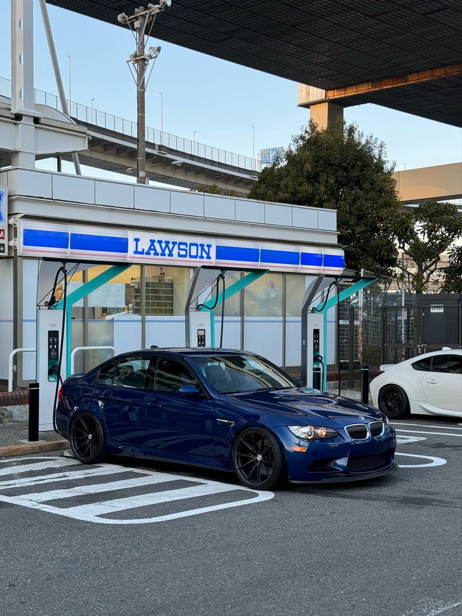 scionGT3's tweet photo. 盆休み(8/9〜15)に北海道行くんだけど
E63SかM3で迷い中🚢
どうしようかなあ
ちなみにフェリーは津軽海峡フェリー！青森まで自走！笑 https://t.co/bcN6BOQr9r