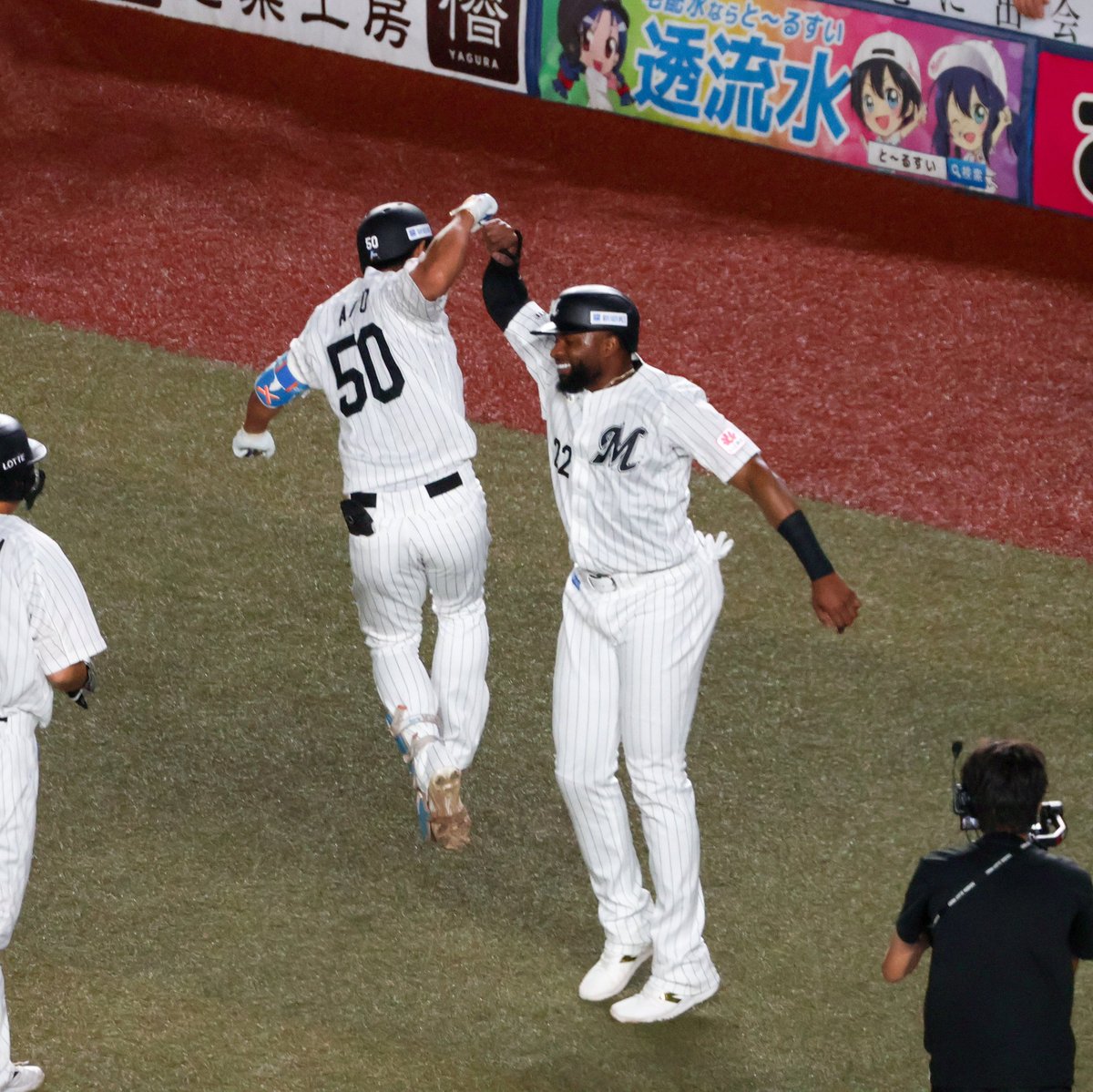 Photo_onka's tweet photo. 愛斗さんグラスラ✨
みんな嬉しそうだった🥹
2026.6.19
 #愛斗 #安田尚憲 #山口航輝 #グレゴリーポランコ #佐藤都志也 #chibalotte #marines https://t.co/SKSZPBk5nY