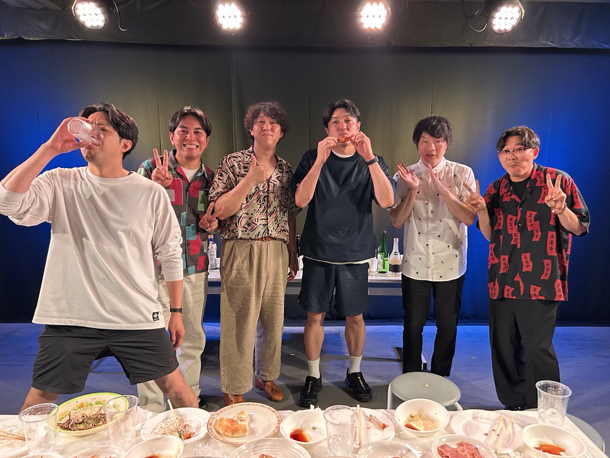 omiya_yoshimoto's tweet photo. ダイタクの「酒と話は尽きないね」

ご来場・ご視聴ありがとうございました！

お客様も一緒にお酒を飲みながらトークしました🍻
・いま一番誰と呑みたい？
・東京の先輩同士のいざこざの話
・中堅芸人はLLR伊藤に夢中？
・ネットは不便だからよかった？
・飲み会でフルパワーでボケる大
・畠中の飲み会ボケ

60分では足りないほど、話は尽きませんでした😂

👇見逃し配信はこちら
https://t.co/aHX7yiJkZS