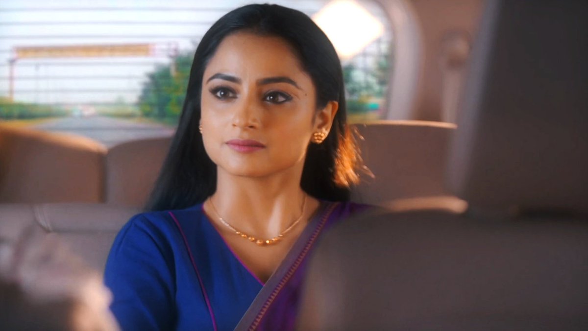 HarshitaxDiary's tweet photo. Lol, Sairaab song was playing on the radio and she just asked the driver to lower the volume because “yeh music kam aur sor jyada lag raha hai” 😭😂

Just wait madam. One day you will fall not only for the songs, but for the singer himself 🙂‍↔️

#Sairaab | #MadirakshiMundle https://t.co/btb8VTj2vs