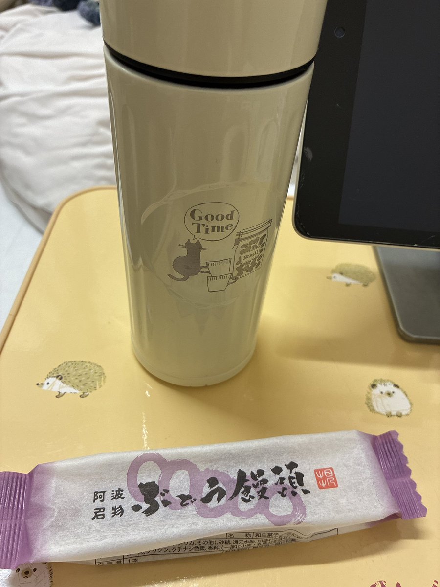 Akatan_spoon's tweet photo. 昨日のおやつ写真載せるの忘れてた
今日のおやつ♡
同室の方からのおすそ分けです♡ https://t.co/D3T9UZIecr