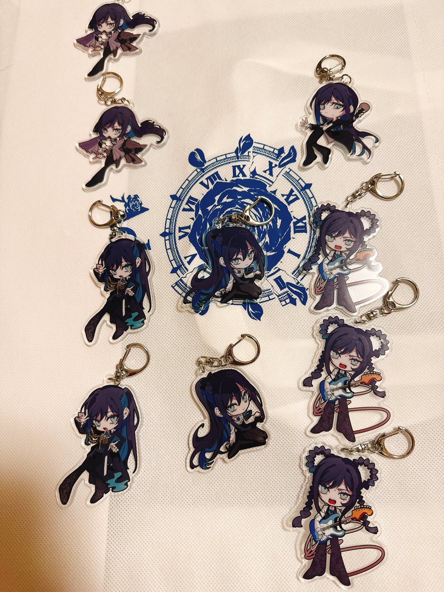 ado1024ookami's tweet photo. 【Ao アクリルキーホルダー 交換or買取】
活発婉麗！アクリルキーホルダー第二弾

←左は私が持ってるアクリルキーホルダーです‼️
→右の赤丸のアクリルキーホルダーと交換か買い取らせて下さい‼️‼️‼️

あと1つなので、誰か〜(*TㅿT)💦
リプorDMでご連絡をお待ちしております。
私は両日参戦です！！ https://t.co/305QJzIWPs