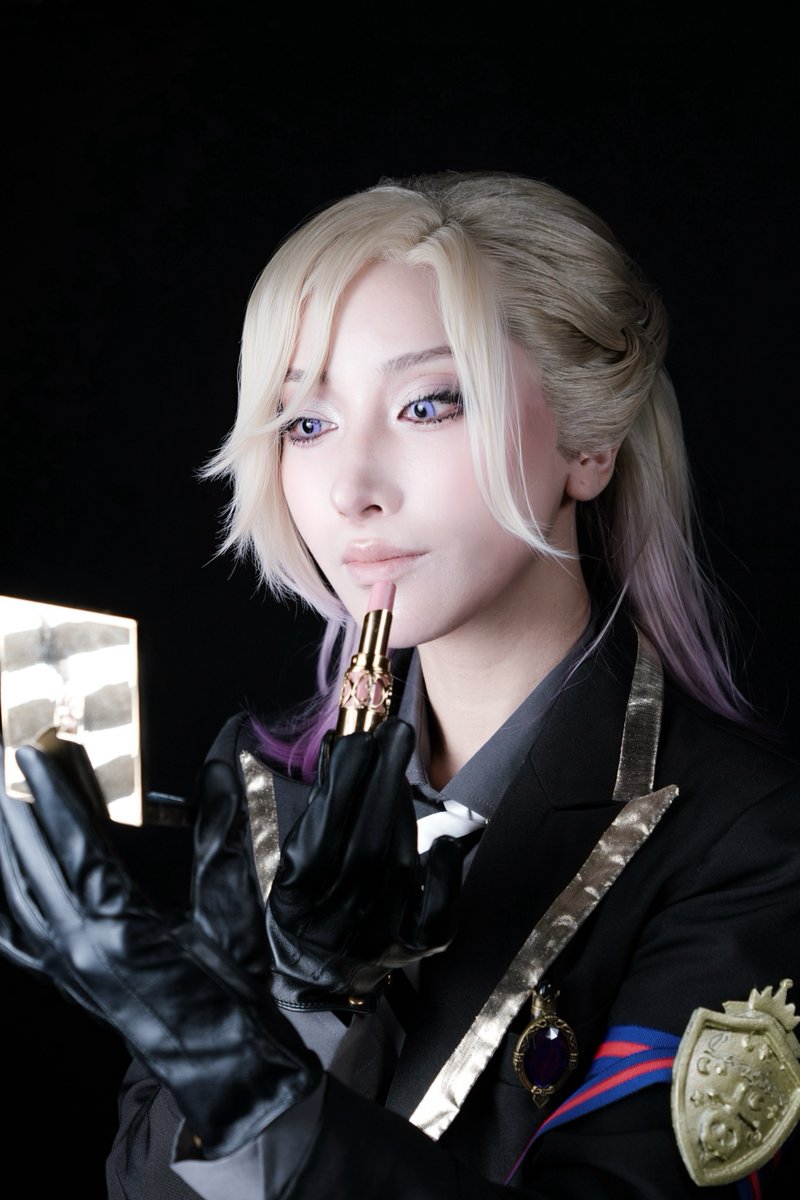 tkhs_costume's tweet photo. 【twst/cosplay】
👑Vil Schoenheit🪞

加工の技術が上がってるかテスト
似合ってるかは置いておいて、見やすくはなったと思う
顔の近くにリップあるの地味に大変だった😢

📷@studio_colore https://t.co/54tC7ohXZ1