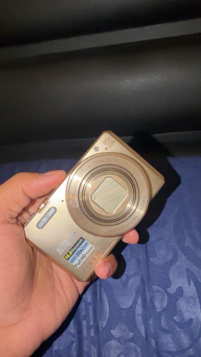 adasintown's tweet photo. @hasololeehhhhhh nitipp yaa kakk, akuu jual Nikon Coolpix S7000 WiFi
harganyaa 3,5 ajaa masih bisaa nego yaa sudah fullset kakk https://t.co/Uqb3o4qtZq