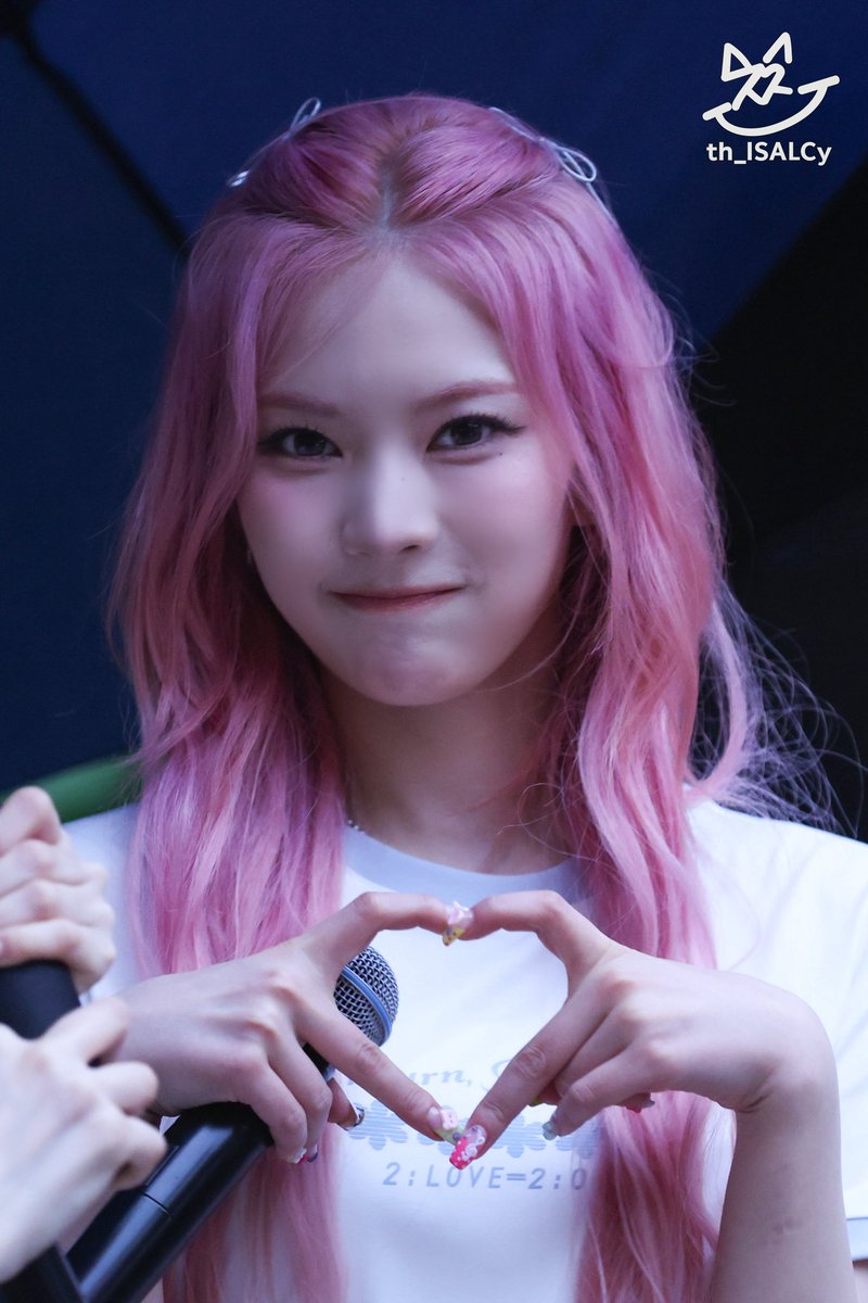 th_ISALcy's tweet photo. 260619 게릴라콘서트

예뽀 핑머 채영 하트 받으세요🫶🏻

#아이사 #ISA #STAYC #스테이씨 https://t.co/XjZqcM3ica