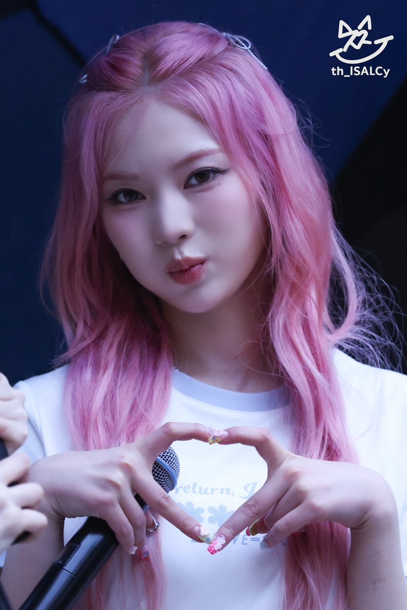 th_ISALcy's tweet photo. 260619 게릴라콘서트

예뽀 핑머 채영 하트 받으세요🫶🏻

#아이사 #ISA #STAYC #스테이씨 https://t.co/XjZqcM3ica
