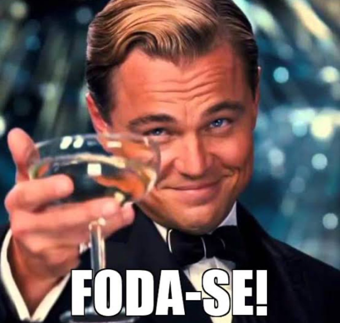 marcelo9704's tweet photo. @FotosDeFatos Mulher não entende merda nenhuma de futebol https://t.co/EF73cgP9Jc