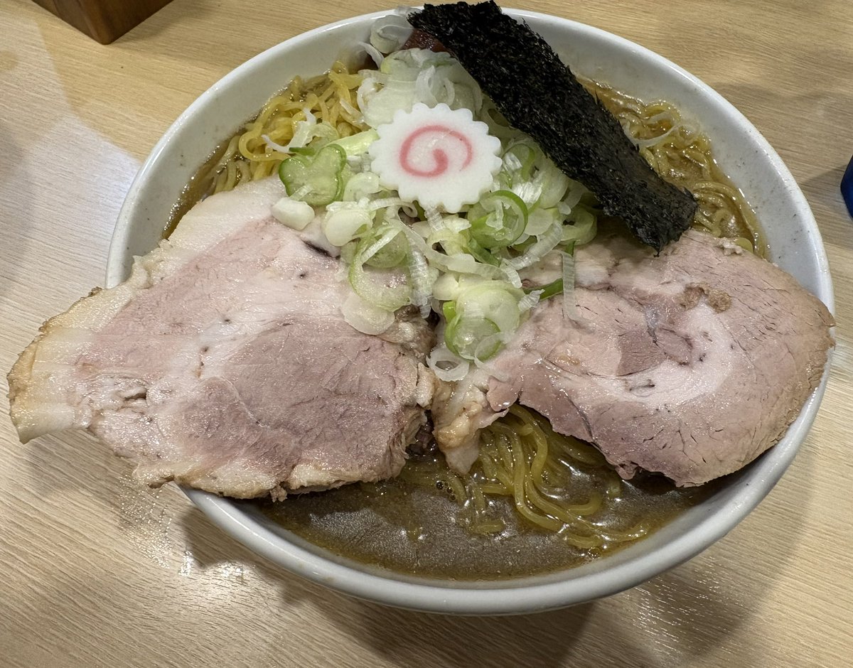 Rorubababa's tweet photo. 念願のラーメンきた https://t.co/oDTCeOklU1