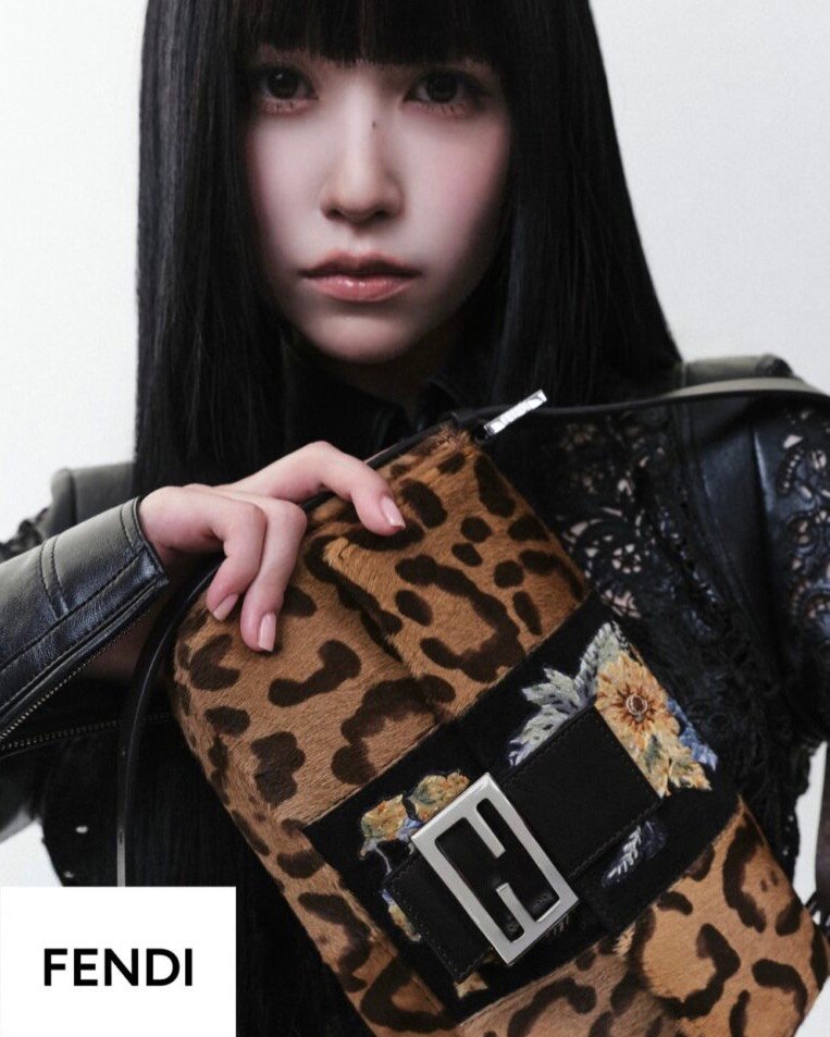 MinaMyouiBase's tweet photo. MINA in another gorgeous look for the Fendi Baguette campaign 🖤 https://t.co/rfqt2bowly