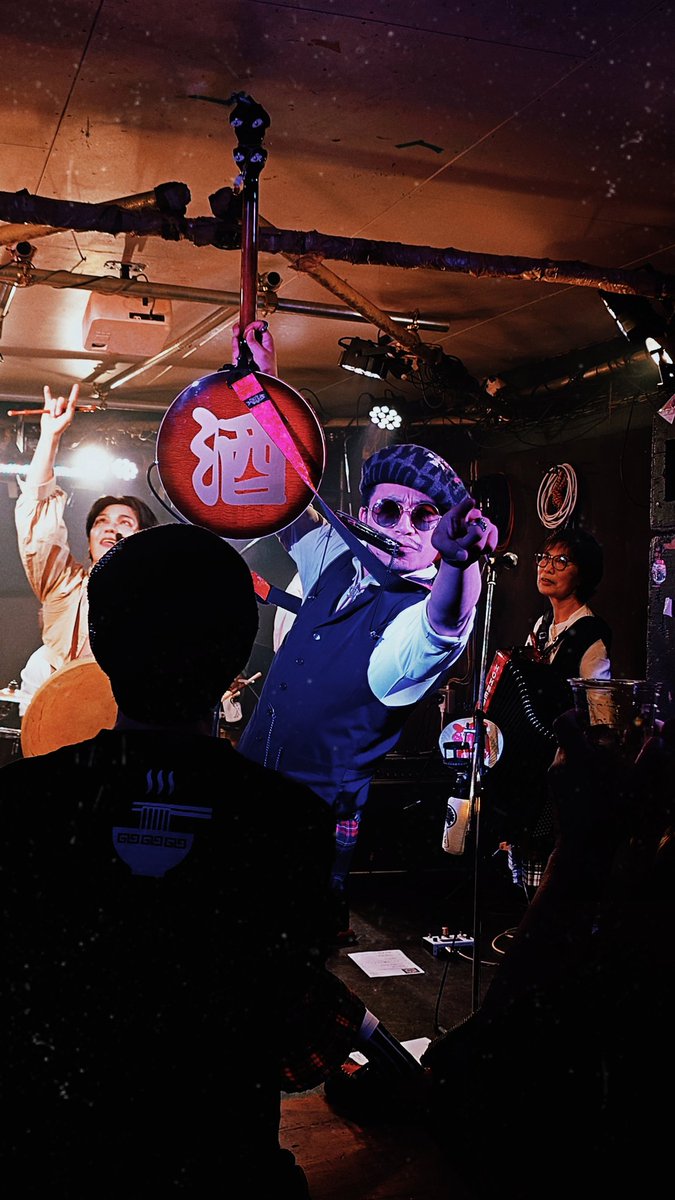 70arad's tweet photo. 金曜日の夜に浴びるケーブスさん最高🍻
ビール！テキーラ！ウイスキー！で思考が心地良く麻痺して1週間分の疲れ吹き飛んだ😺！！6人体制になったケーブスさん、それぞれの個性が光ってて、一人ひとりのキャラクターが立ってるから見てて楽しい…🍻
#ケーブス https://t.co/637dJgRZIg