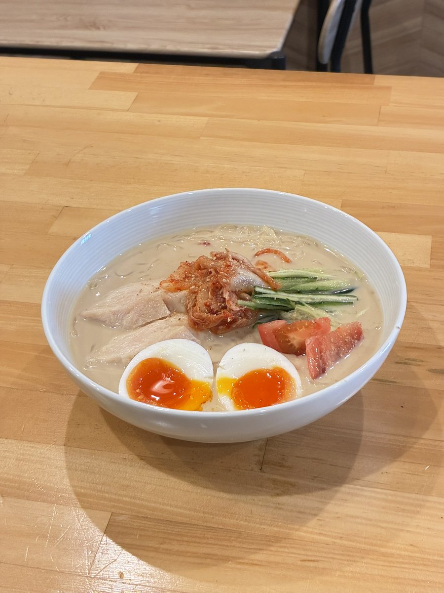 tk_roastery's tweet photo. 6/20(土)限定
韓国風豆乳冷麺 ¥1000
15食ほどご用意しました！

韓国の夏の定番「コングクス」をラーメン仕立てに。
まろやかな豆乳スープにキムチの酸味と辛味、半熟玉子、鶏むね肉、きゅうり、トマトを合わせた暑い日にぴったりの一杯です。

無くなり次第終了です！ https://t.co/hrQgrxROzl