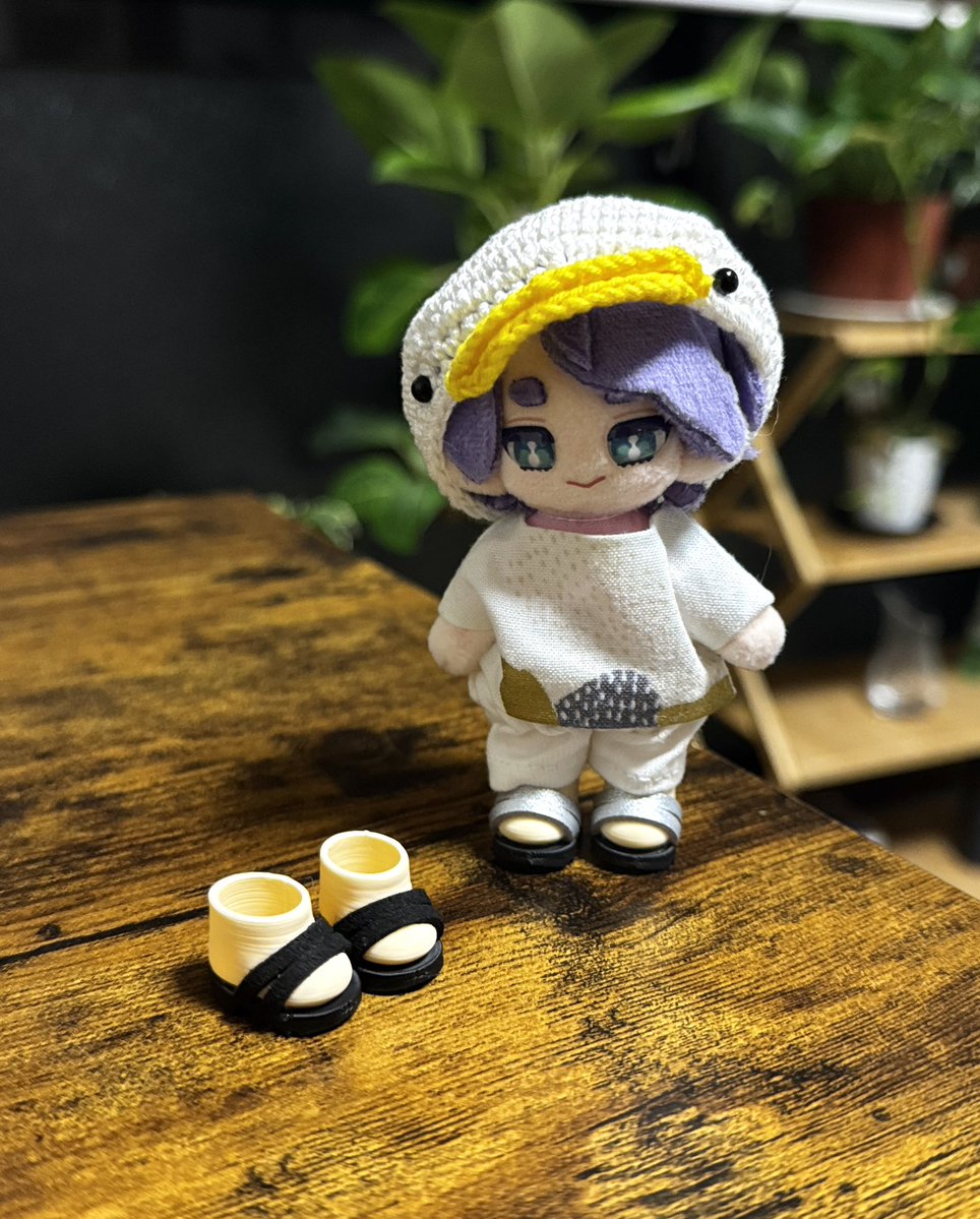Mrsshoesshop's tweet photo. 6/20 #ぬいCos02

10cmサイズのサンダルが新作となります。
ぷにみおちゃんも履けるサイズ。
（数が作れなかったので少数持ち込み）
シルバーはこのサイズのみです。

スイカのお靴、ゆらぎのお靴、他定番のカラーソールなど持ち込みます。 https://t.co/eLKAdmemPL