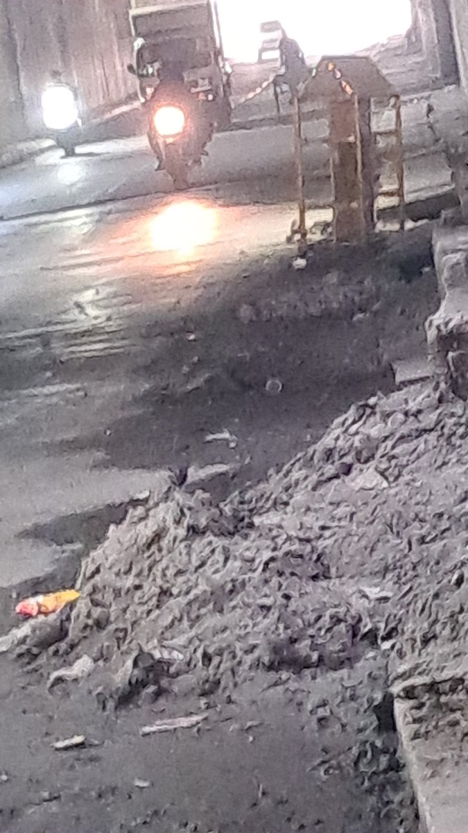 BIJAYPALAI's tweet photo. @DelhiPwd @LtGovDelhi @p_sahibsingh @gupta_rekha @pwddelhi @PWDGovtofDelhi @CMODelhi Not cleaned. Patholes not maintained. Lighting issues. 
Please resolve it immediately. https://t.co/ny4CfrX2MQ