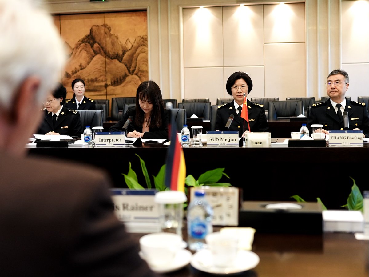 BMLEH_Bund's tweet photo. Agrarpartnerschaften stärken, Märkte öffnen: Das war die Reise von Bundesminister Alois Rainer nach 🇨🇳 📷 https://t.co/gRS2SGNDP6