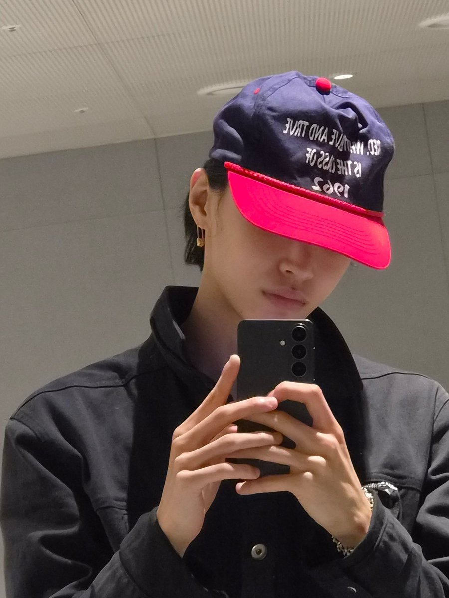 fadeintojenyns's tweet photo. บินตันมีอะไรจะบอกป้าไหม https://t.co/j8LIJnrKxb