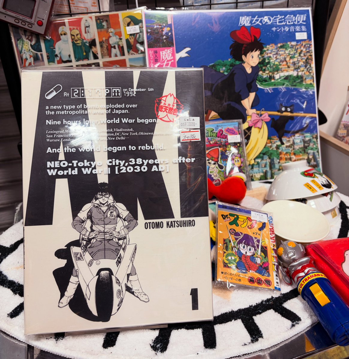 フルカラーのAKIRA、未裁断の昭和メンコ、魔女の宅急便サントラ