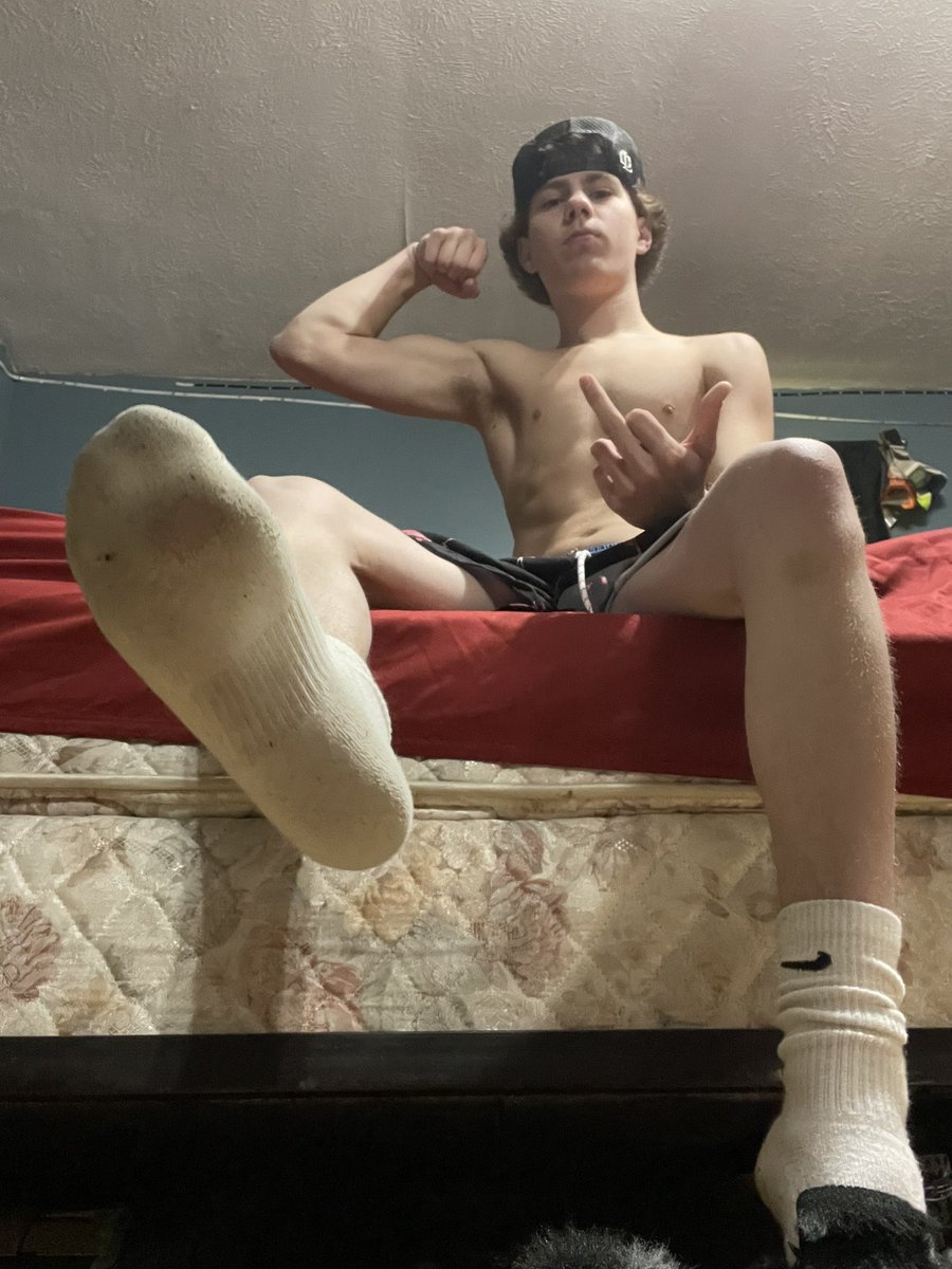 gerardbank2474's tweet photo. ik u losers can’t resist, making customs all day long.  get in the DMs for content fags. 

#findom https://t.co/Z7sZHKvGf0