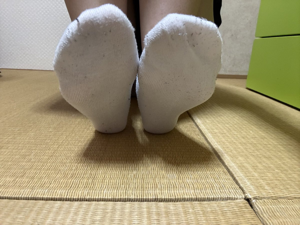vud474's tweet photo. 靴下買ってくれるひとー！？♡🤍666円！給料日前なのでお安くしてます👍🏻私はちょっとでもお金欲しいし、金欠さん多いと思うので🥹
メルカリ経由のみの販売です📮

#靴下売ります #使用済み靴下 https://t.co/b8Vl8FOrHG