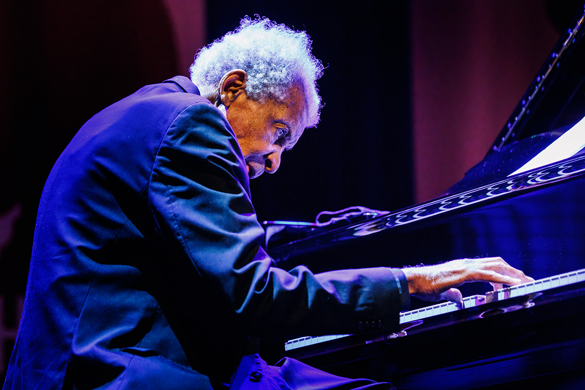 CTJazzFest's tweet photo. Remembering Abdullah Ibrahim (1934–2026) 🎹🕊️

This week, we found a pictorial tribute by Mike Mzileni, published for espAfrika. One of the photos is of Abdullah Ibrahim in 1998. It's amazing to see this photo next to the moments captured at the 2026 CTIJF.

#AbdullahIbrahim https://t.co/mbomC3etX8