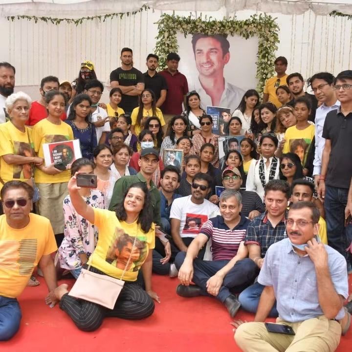 ssrians4ssr4747's tweet photo. We are Sushant's voice. ✊️
Hum Hain Sushant Ki Awaaz 🇮🇳
@itsSSR
#JusticeForSushantSinghRajput
@withoutthemind 
@SushantMH4747 
@itsShweta211031 
@AgrahariSushila 
@teachbhawna https://t.co/hPgEOH50fO