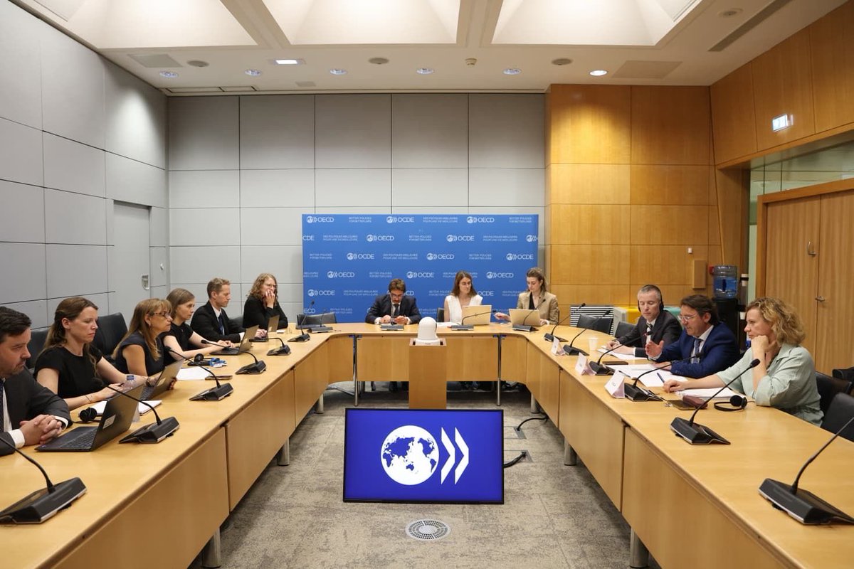 Europarl_FR's tweet photo. @Economie_Gouv @AssembleeNat @EP_Taxation @philippejuvin @ChArrighi @PierrePimpie @pcanfin @medef @U2P_france @CPMEnationale @oxfamfrance La visite se conclut par un échange à @OCDE_fr avec @ManalCorwin directrice du Centre de politique &amp; d’administration fiscale sur les enjeux fiscaux internationaux &amp; la question de la mise en œuvre du système d’imposition dit “side-by-side” &amp; la fiscalité de l’économie numérique. https://t.co/Lo8bItbEoU