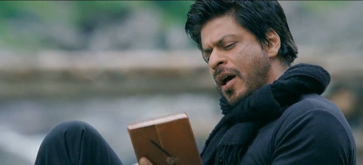 Its_CineHub's tweet photo. "Har ishq ka ek waqt hota hai. Woh hamara waqt nahi tha, par iska ye matlab nahi ki woh ishq nahi tha. Mujhe apne ishq par pura yakeen tha. Arey jab ishq ke saamne khuda jhuk jaata hai, toh waqt kya hai. Usse toh badalna hi tha" 

- #ShahRukhKhan in Jab Tak Hai jaan🎬💥 https://t.co/zxYvjNUpf8