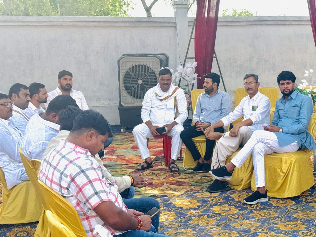 PatelLalendra's tweet photo. 📍गोहद, ग्राम जियाजीपुर/कुंवरपुर के सरपंच श्री अशोक सिंह गुर्जर जी की भतीजी के विवाह की शुभ बेला में सम्मिलित होकर सपरिवार शुभकामनाएँ प्रेषित की। https://t.co/hRgss7cUTF