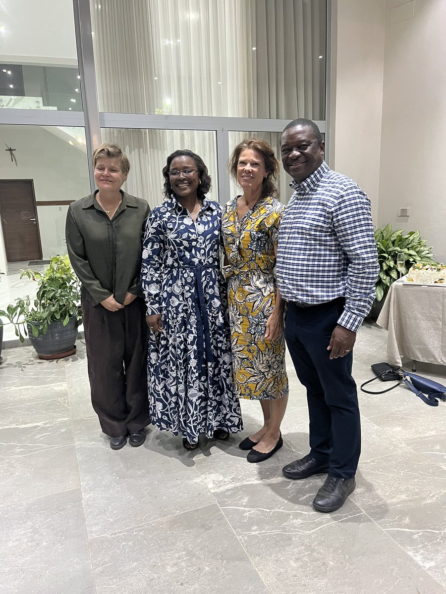NorwayInDRC's tweet photo. 🇳🇴 L’Ambassade de Norvège était présente à la #DRCMiningWeek. Cette participation a permis des échanges constructifs avec différents acteurs du secteur privé et de la société civile sur des thématiques clés, notamment la gouvernance, la transparence et le développement durable. https://t.co/LgYFGtKGGs