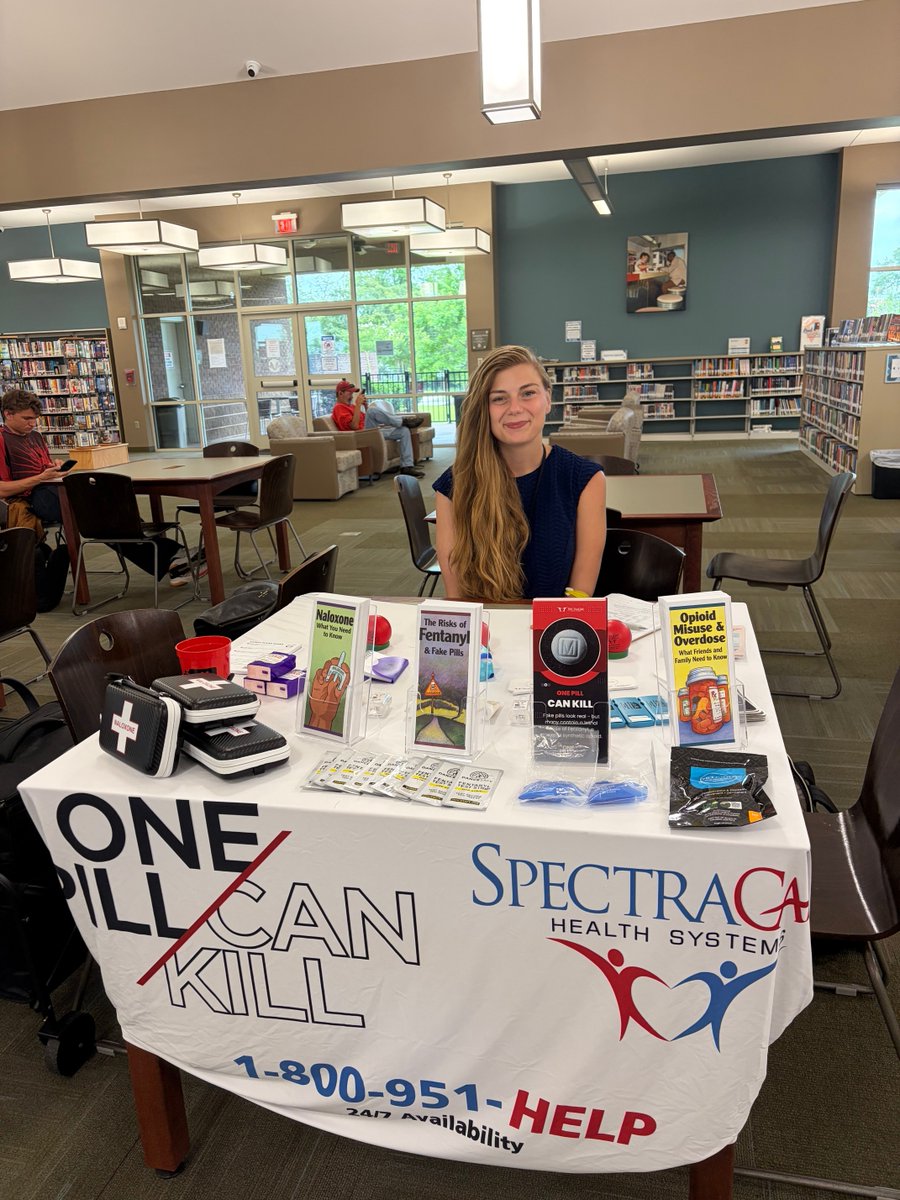 SpectraCare's tweet photo. Prevention Presenter Sheree passing out Narcan kits and other opioid-free information to the library-goers in Downtown Dothan at the library! 📚🚫💊 https://t.co/qqsuM5b6xi