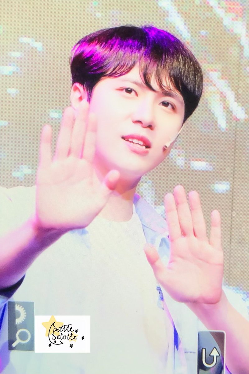 PETITEETOILE703's tweet photo. 260619 뮤지컬 써니텐

 🖤❤️

#위아이 #김동한 #동한 #WEi 
#잘했동한 #써니텐 https://t.co/PzrBZlcHGq