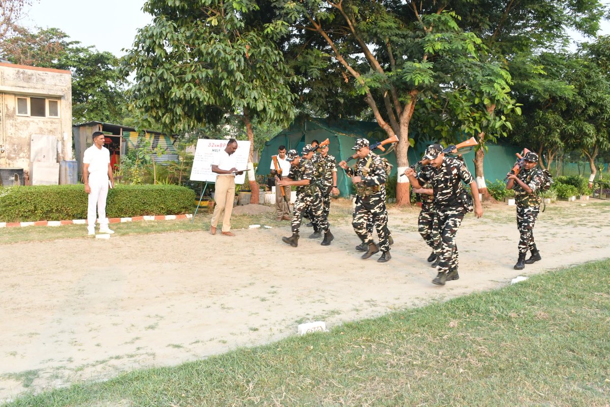9BnSSB_INDIA's tweet photo. BPET के माध्यम से जवानों की शारीरिक दक्षता, सहनशक्ति एवं कार्यक्षमता का मूल्यांकन।
#SSB_INDIA
#SSBFTRLUCKNOW
#SSBSHQGKP
#BPET
#PhysicalEfficiencyTest
#FitJawan https://t.co/9pgTCXbtyv