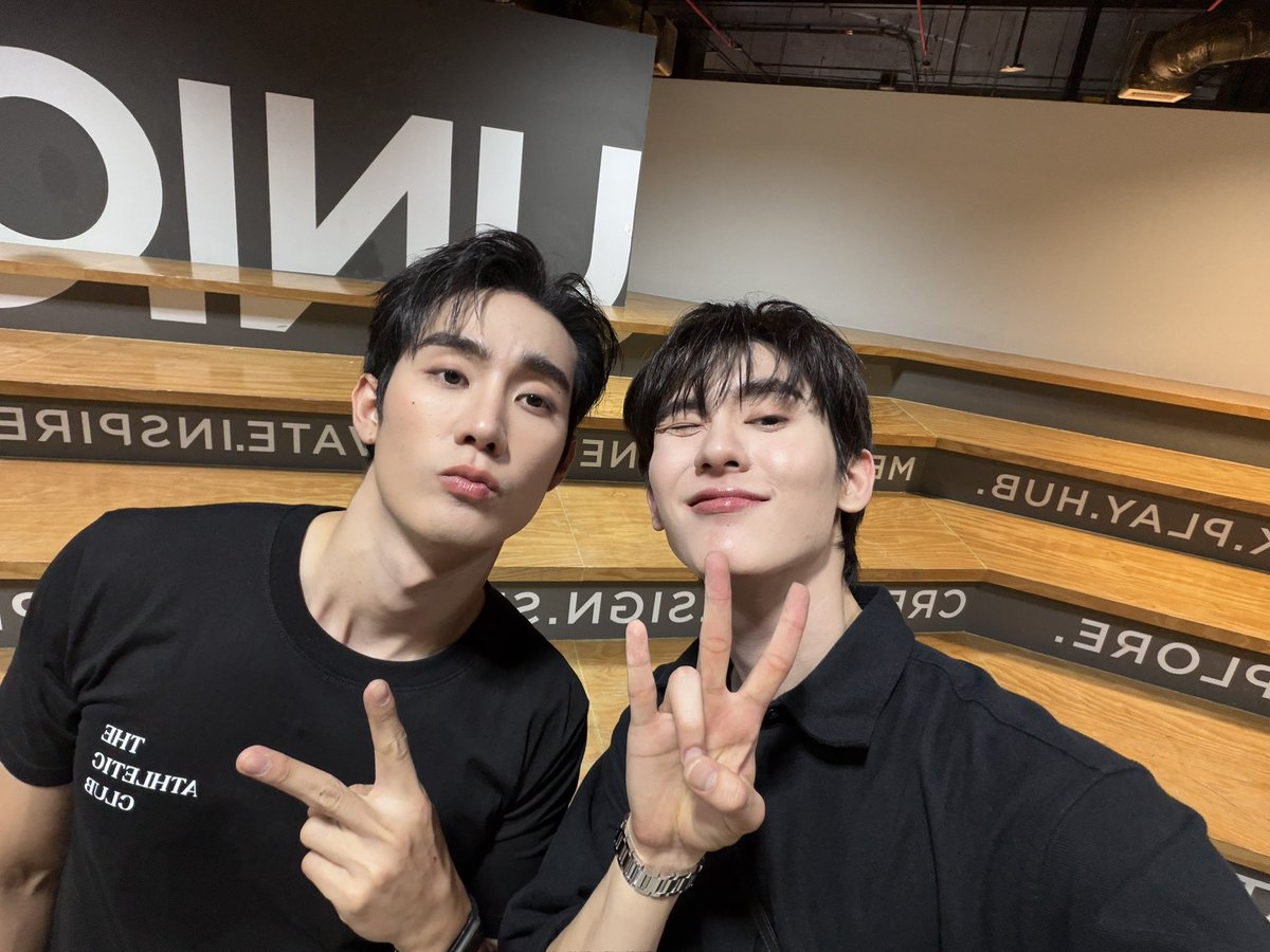 kasibook's tweet photo. ขอบคุณมากนะครับที่มาหากันวันนี้ กลับบ้านปลอดภัยฝนตกดูแลตัวเองกินวิตามินเม็ดฟูกันด้วยนะ ส่วนทางนี้มีคนดูแลแล้ว ว้ายยยยย

FORCEBOOK WITH DEMOSANA

 #DEMOSANAXFORCEBOOK https://t.co/aU3iHMX5w0