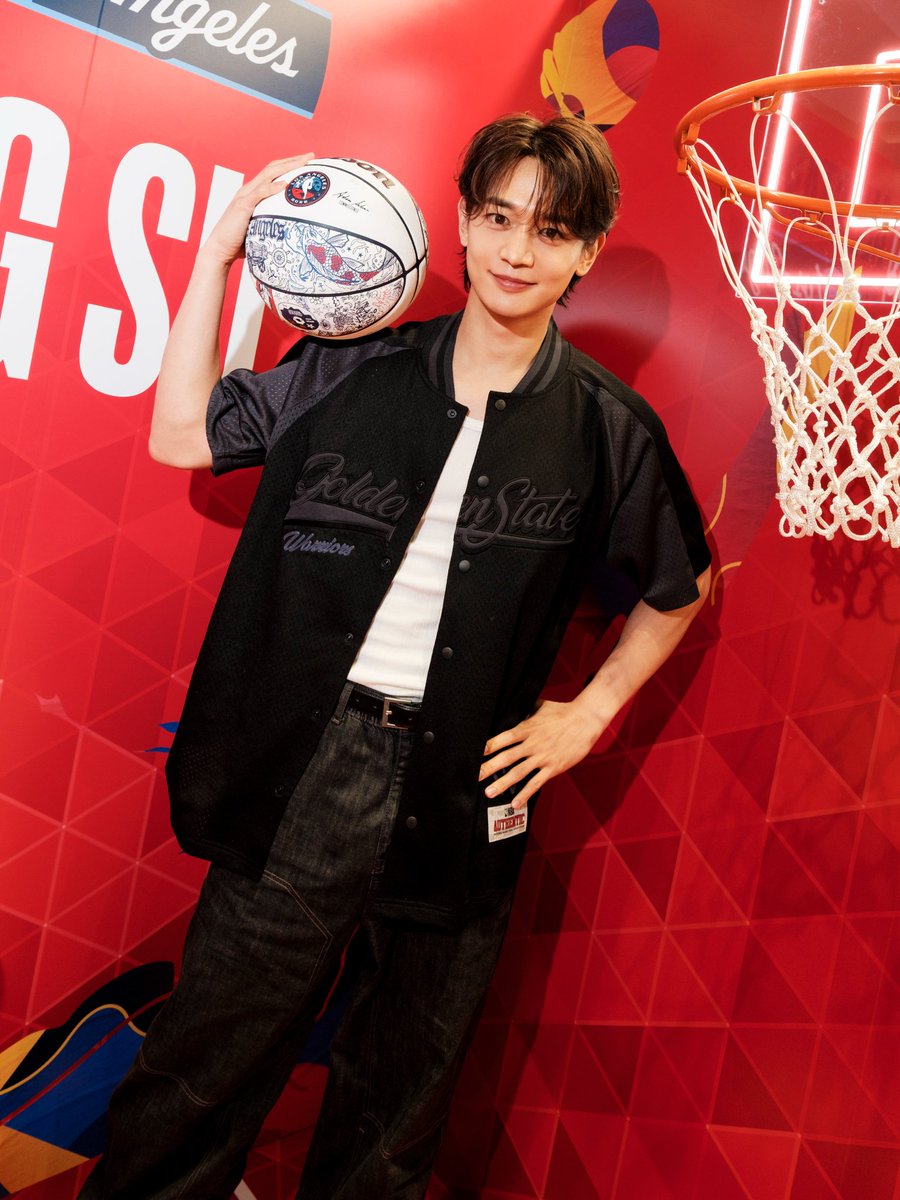 Zolshinee2min_5's tweet photo. 260619 photographer Choi Jihwan 

 nbastyle_kor choiminho_1209 shinee Caught up with SHINee’s Minho on a cool Seoul night before the heat kicked in. 📸

#샤이니 #SHINee #Minho #민호 https://t.co/NdBkHWkStA