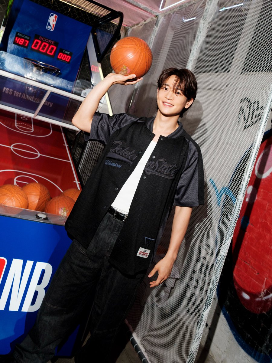 Zolshinee2min_5's tweet photo. 260619 photographer Choi Jihwan 

 nbastyle_kor choiminho_1209 shinee Caught up with SHINee’s Minho on a cool Seoul night before the heat kicked in. 📸

#샤이니 #SHINee #Minho #민호 https://t.co/NdBkHWkStA