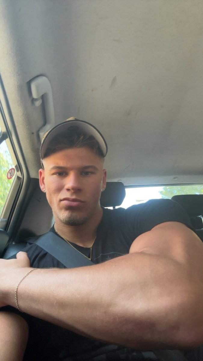 MasterConnorv2's tweet photo. Just arrived in London boys - draining f@gs at @The_Alpha_House 😈

Which piggy’s stepping up first https://t.co/rRnz0JUenC
