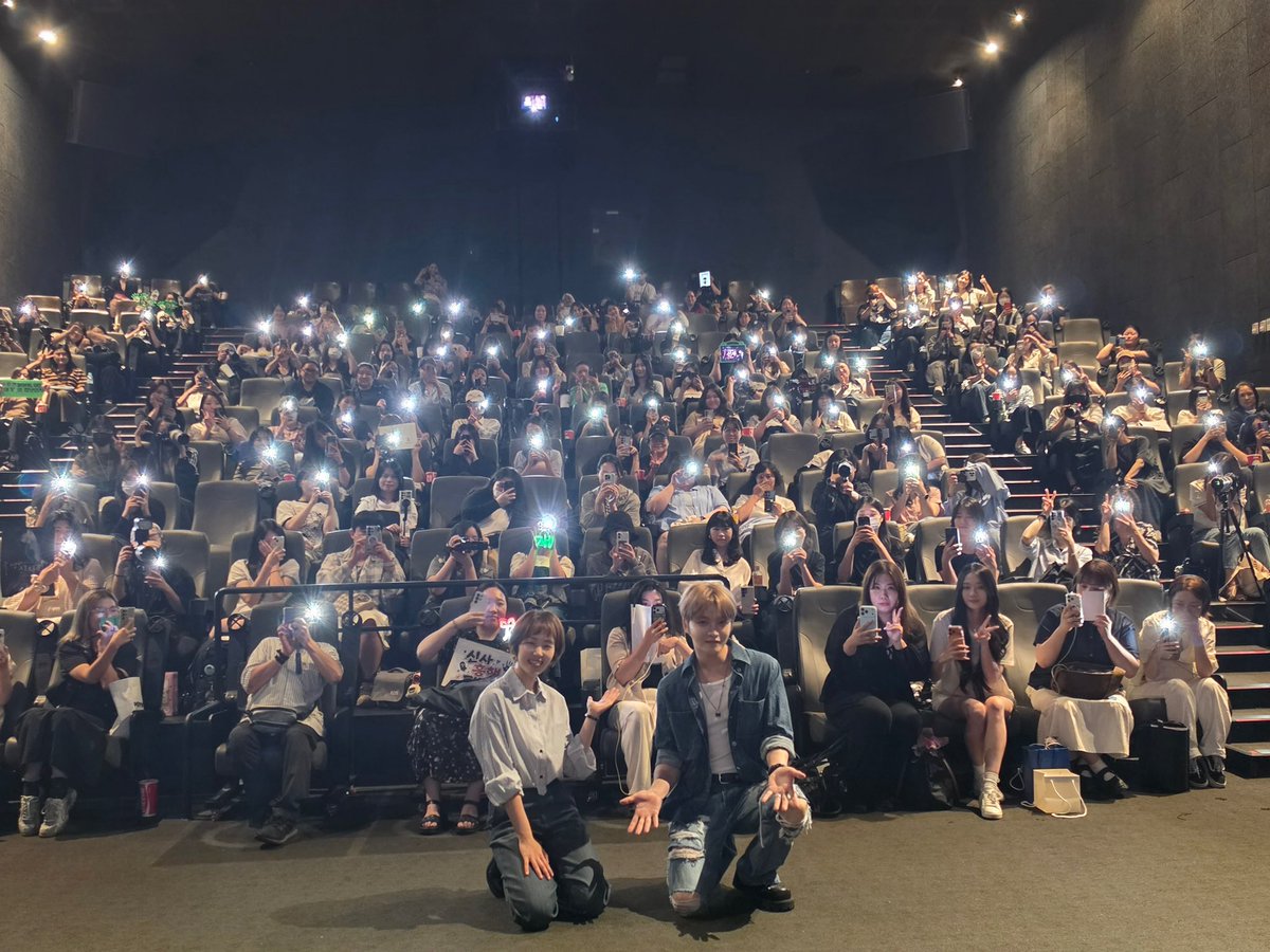 we_classic_'s tweet photo. <신사: 악귀의 속삭임>
김재중 &amp; 공성하 배우와 함께한 
미니 GV 현장 &amp; 비하인드 컷⛩️

환호 가득했던 개봉 당일!
극장 절찬상영중🎬

#김재중 #공성하 #고윤준
#신사악귀의속삭임 #절찬상영중 https://t.co/J3JBCh08Bh