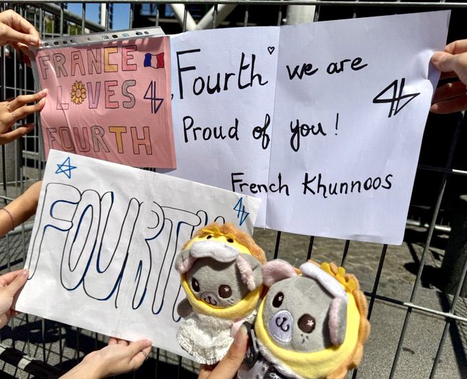GeminiFourth_FR's tweet photo. FOURTH FRIEND OF LV
#LouisVuittonxFourth
#Fourthnattawat #โฟร์ทณัฐวรรธน์

Banners in the making… ⏳

What do you think the theme will be?

From lovingly handmade banners (before the fanbase existed), to the beautifully crafted banners designed by our team, what a journey it’s been!
We will always do our best to represent  French and international Khunnoos and to be there, supporting our Fourth every step of the way! 🇫🇷

We can’t wait to share this one with you! 🤩