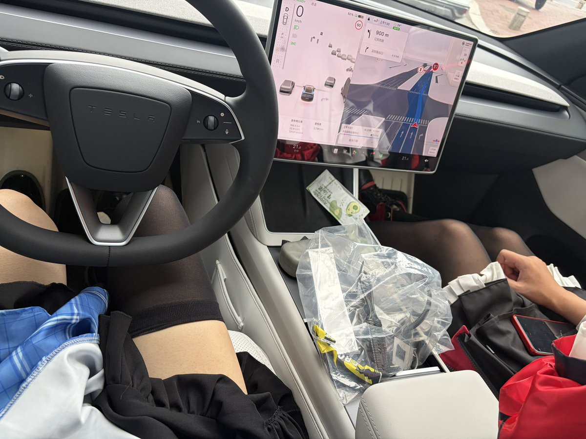 Mumei_slacking's tweet photo. 一些和安魂曲的合拍
y1s1，Z9GT除了内饰一股登味之外，其他大多数方面��实比ModelY强太多
#男娘 https://t.co/Hy9S5sldrV